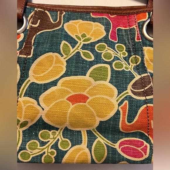 Relic Brand Collection Double Handled Flowers and Elephant Handbag and Wallet - Picture 4 of 8